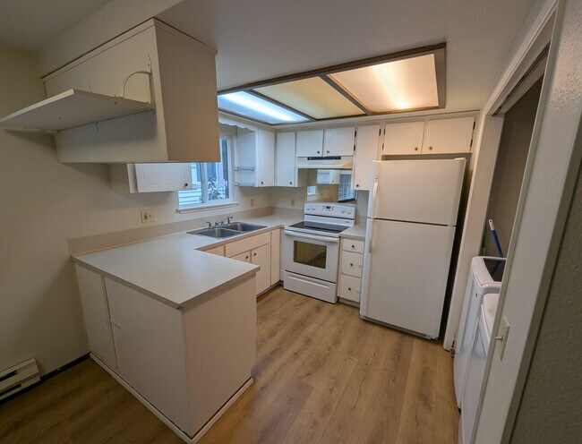 Building Photo - 1307 Eastside St NE