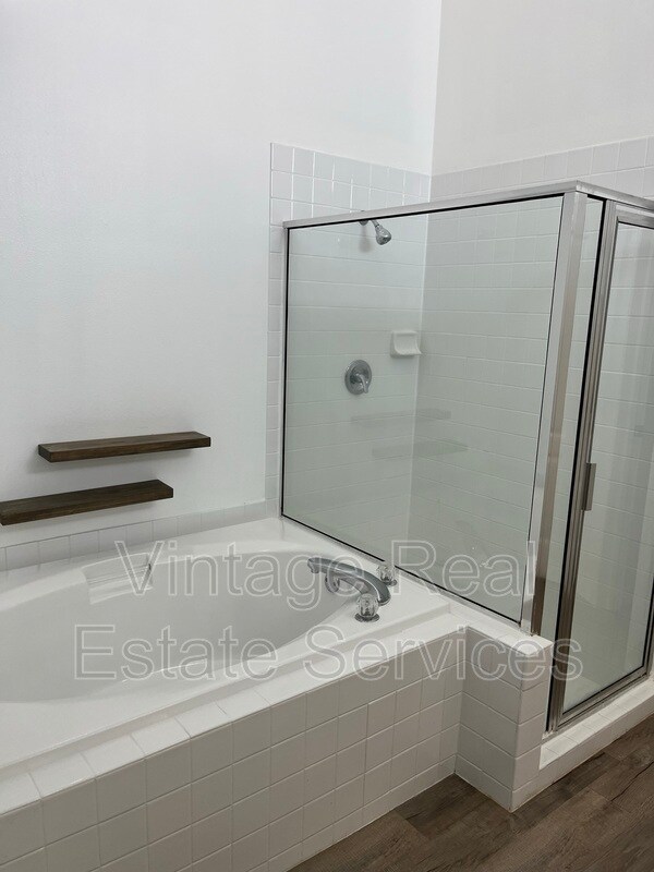 Building Photo - 9411 Willow Cove Ct