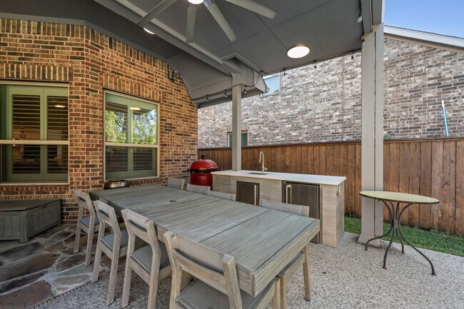 Building Photo - 27 Fury Ranch Pl