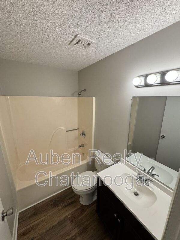 Building Photo - 207 Eveningside Dr