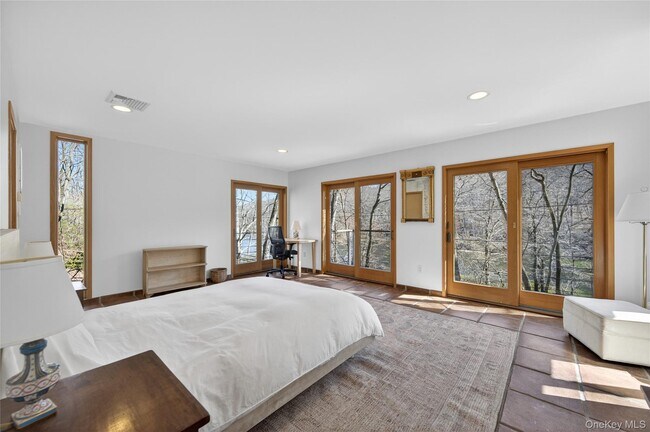 Building Photo - 428 Harbor Rd