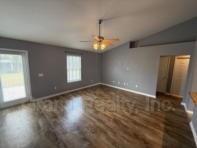 Building Photo - 2096 Andorra St