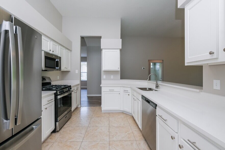 Building Photo - 1614 Wakefield Dr