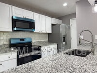 Building Photo - 2607 Camelback Ln