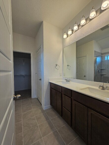 Building Photo - 928 Cayden Dr