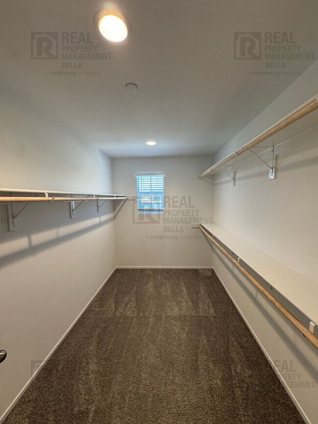 Building Photo - Spacious 3-Bedroom Home in the Desirable McSweeny Farms Community!