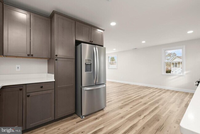 Building Photo - 6223 E Hemlock Dr