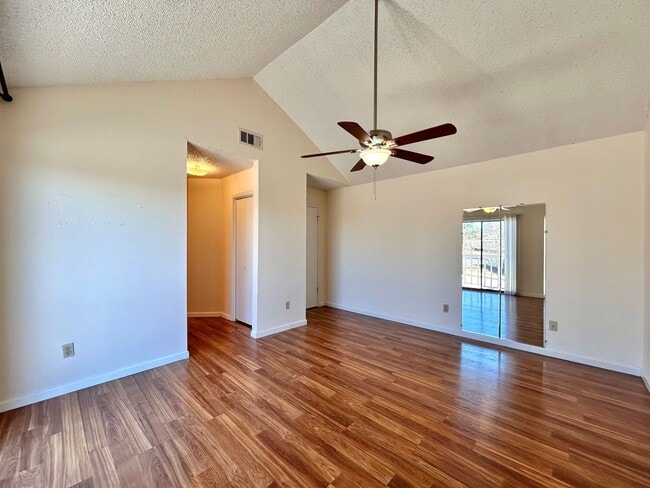 Building Photo - 1760 Horseshoe Cir