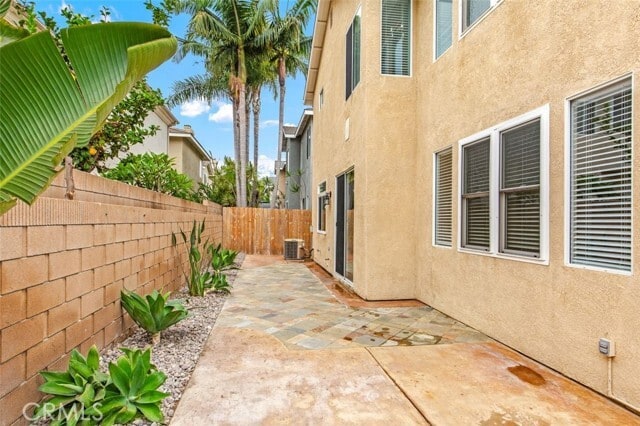 Building Photo - 2545 Santa Ana Ave