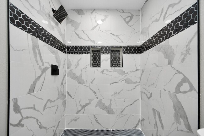 Building Photo - 10114 Fairfax St