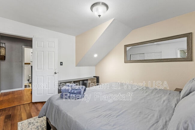 Building Photo - 1720 N Doral Way