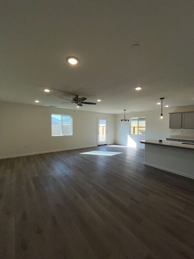 Building Photo - Brand new built! Available Now!