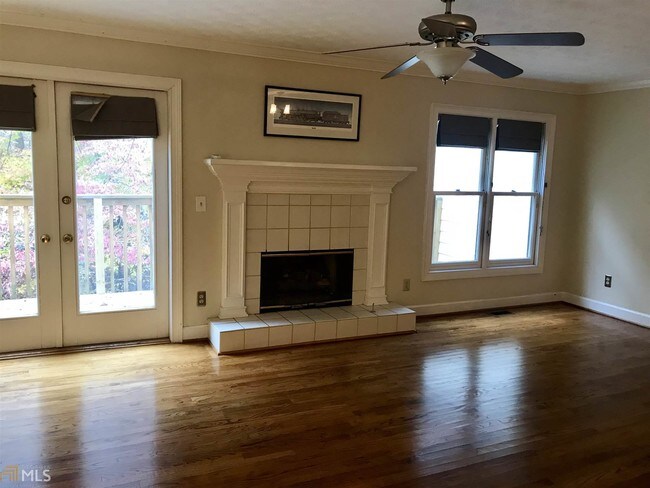 Building Photo - 2600 Holcomb Springs Dr