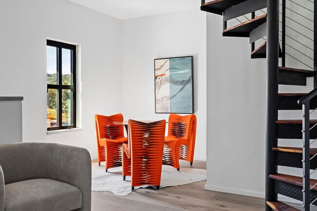 Building Photo - 2701 Bumble Bee Dr