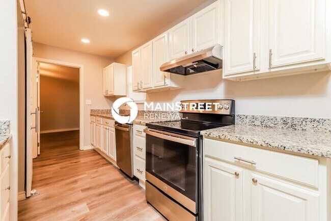 Building Photo - 4 Bedroom Pet-Friendly Home in San Antonio, TX with Main Street Renewal