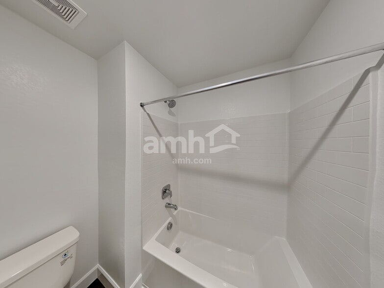 Building Photo - 556 Topiary Pk Ave