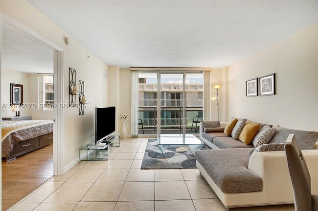 Building Photo - 6917 Collins Ave