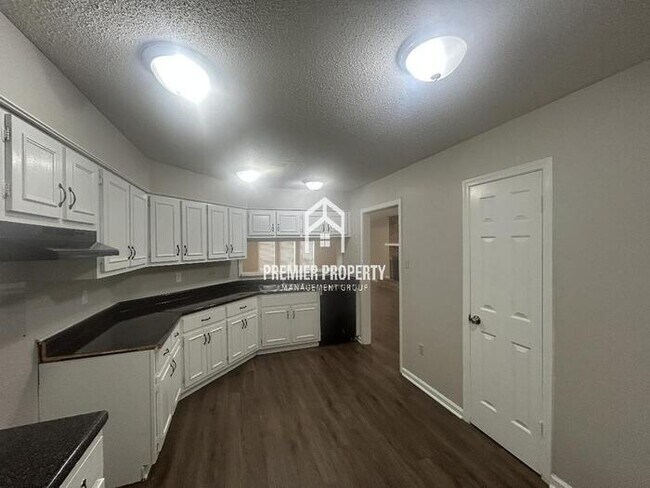 Building Photo - 7376 Hollorn Ln