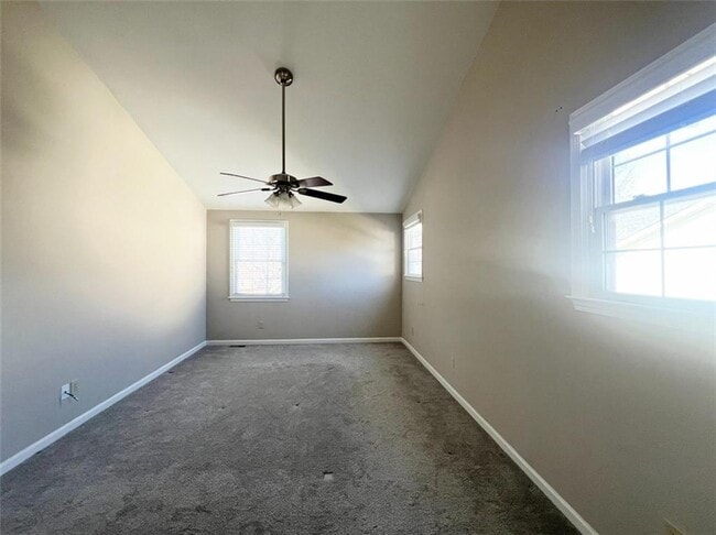 Building Photo - 450 Mikasa Dr