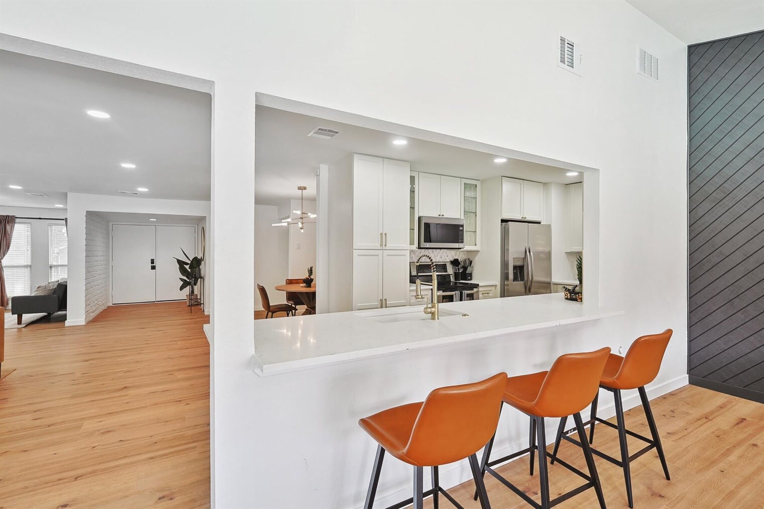 Building Photo - 7851 La Cabeza Dr