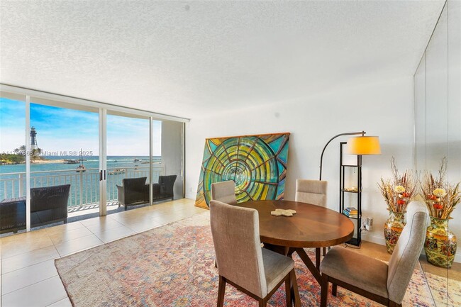 Building Photo - 2508 Bay Dr