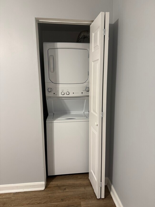 Building Photo - 11 46th St SE