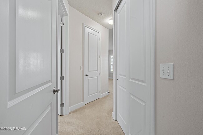 Building Photo - 663 S Lake Dr