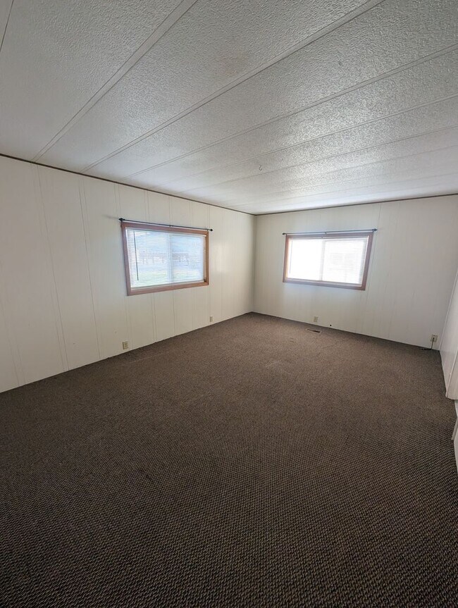 Building Photo - 8216 Homedale Rd