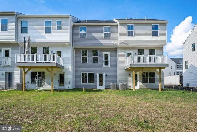 Building Photo - 46 SAND HILLS Dr