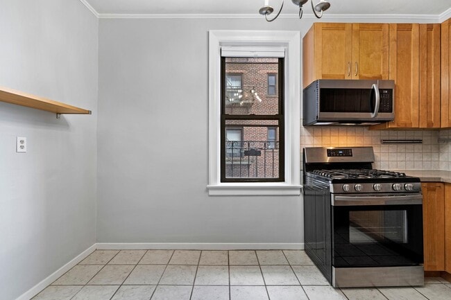 Building Photo - 755 Anderson Ave