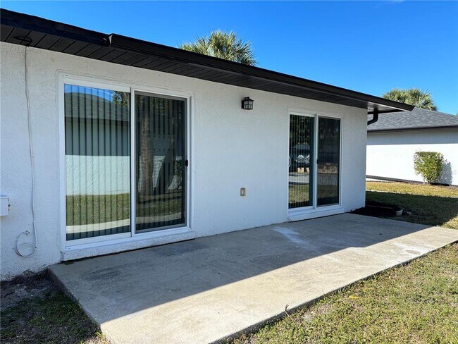 Building Photo - 5815 Erin Ln S