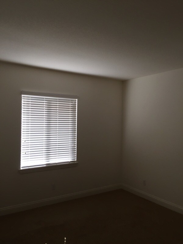 Building Photo - Manteca 4 Bedroom 1/2 bath 2 Car Garage ta...