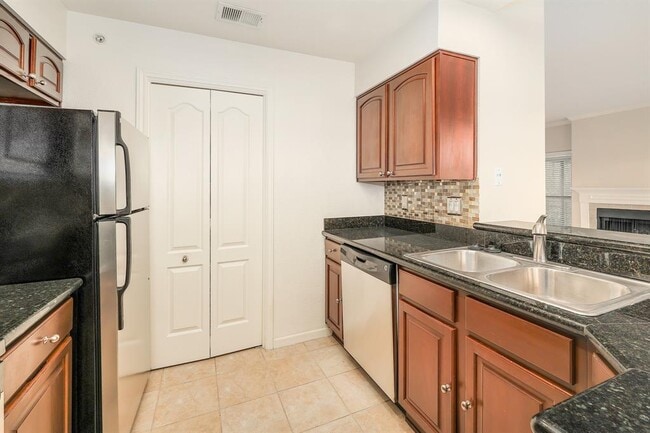Building Photo - 6000 Shepherd Mountain Cove