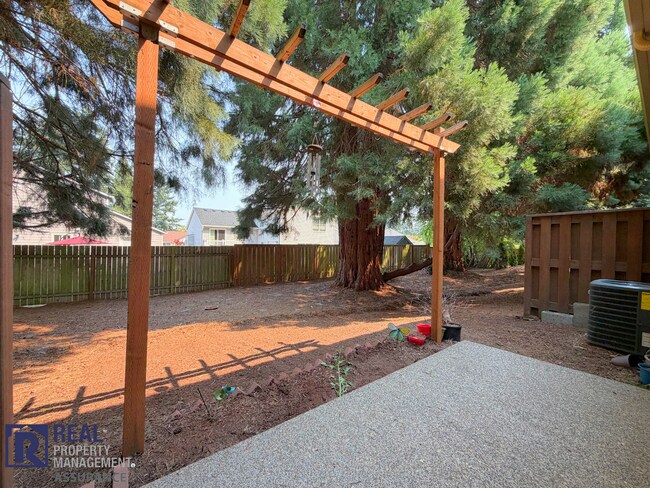 Building Photo - Modern Beaverton 3BR/3BA Townhome with Garage Near Nike & Intel
