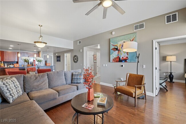 Building Photo - 150 S Las Vegas Blvd