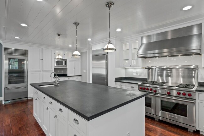 Building Photo - 335 Gil Blas Rd