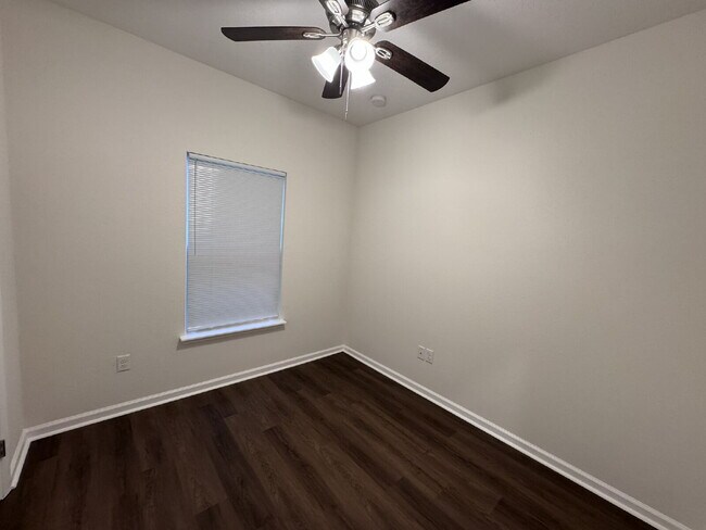Building Photo - Charming New-Build with Classic Style in E...