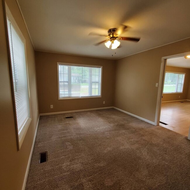 Building Photo - Spacious 3-Bedroom Home with Fireplace, an...