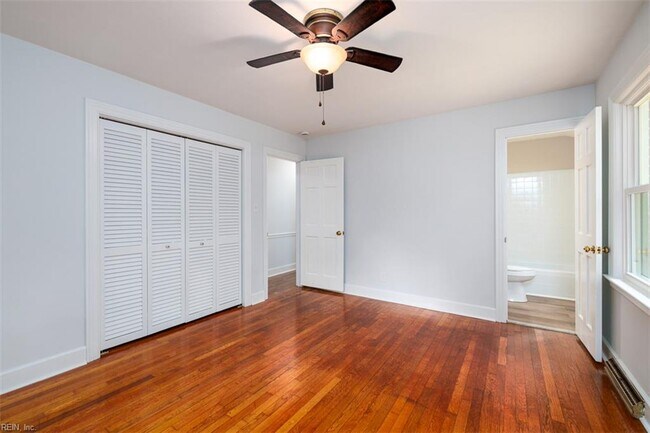 Building Photo - 5525 Greenefield Dr S