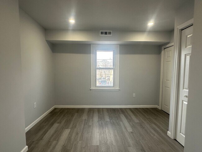 Building Photo - 125 Pennington Ave