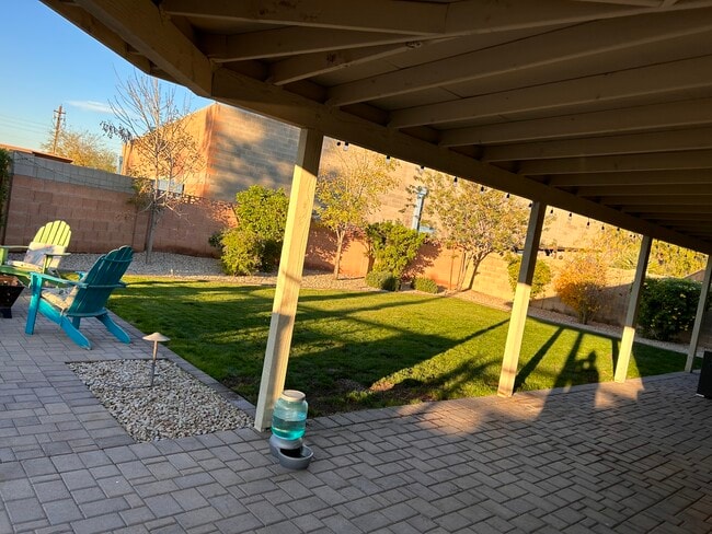 Building Photo - 654 W Gable Ave