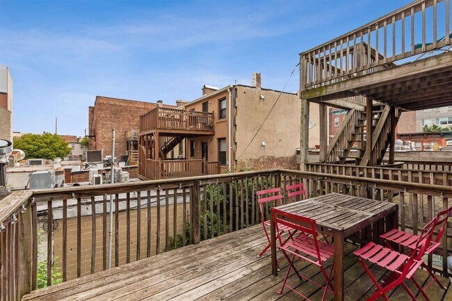 Building Photo - 182A Christopher Columbus Dr
