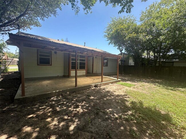 Building Photo - 8510 Woodstone Dr