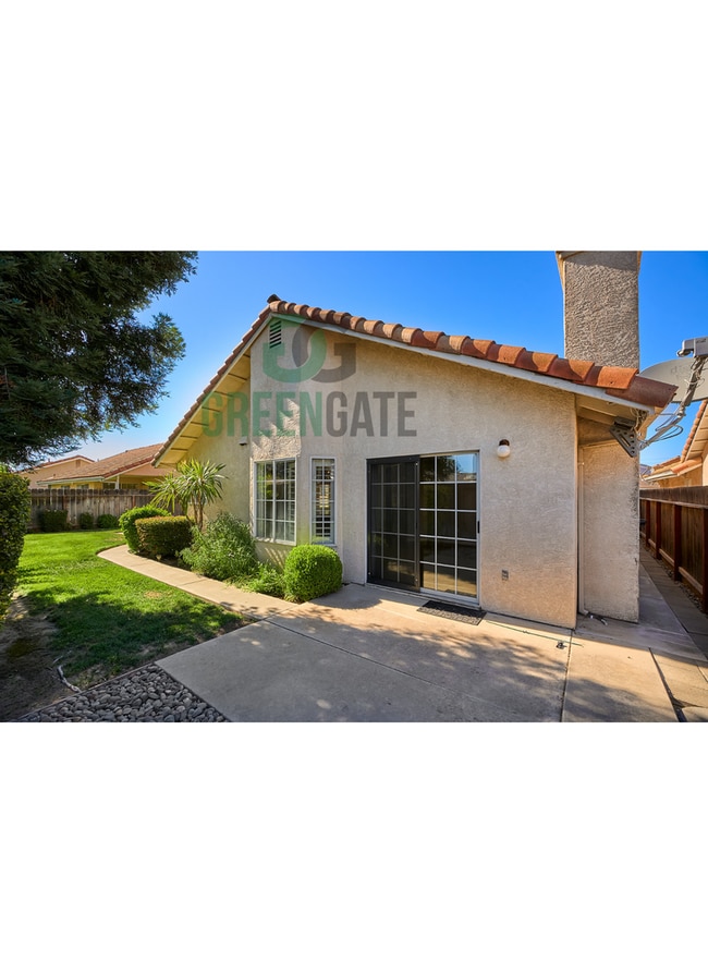 Building Photo - Lovely 3 Bedroom Home in Modesto MUST SEE!