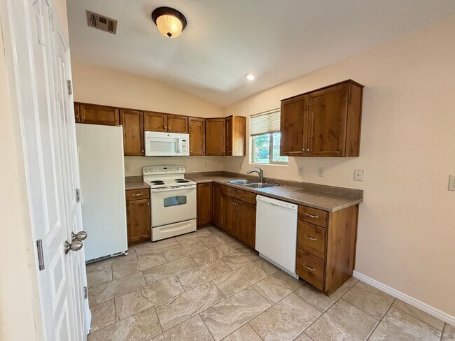 Building Photo - Home in Ivins