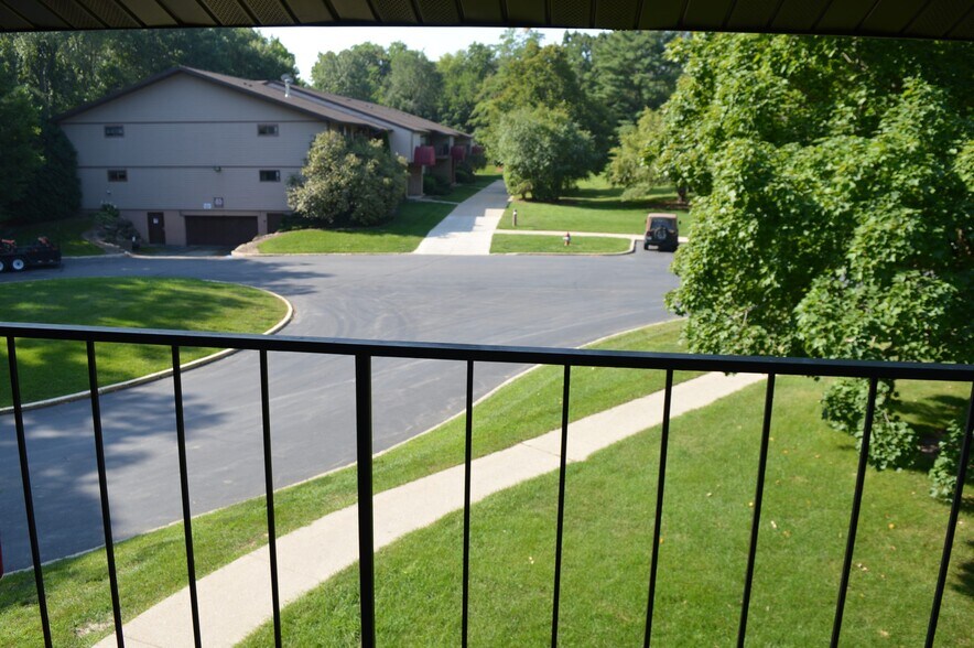 Building Photo - 5333 Brody Dr