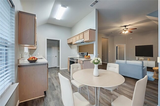 Building Photo - 3205 Carverly Ave