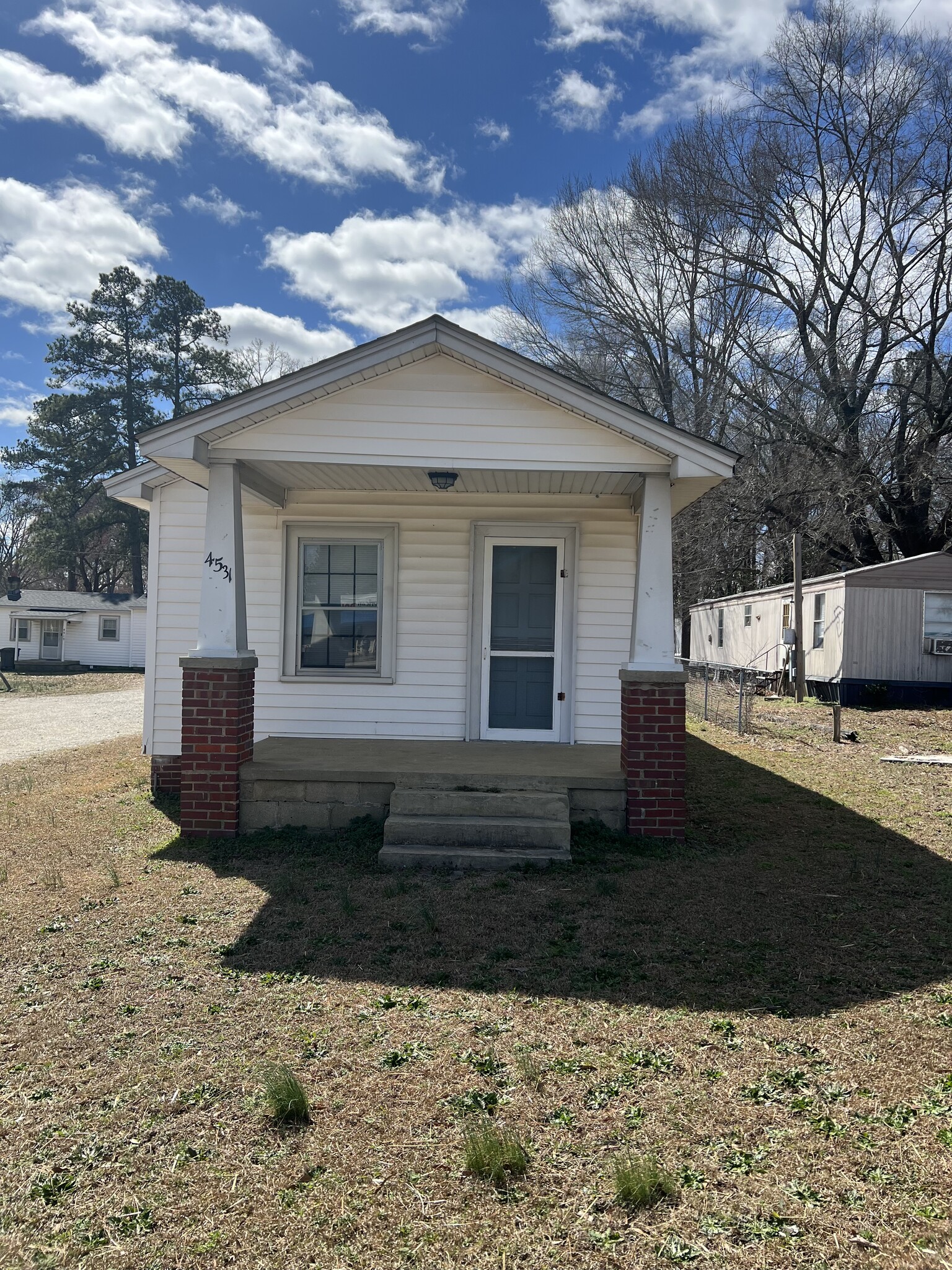 Front Porch - 4531 Sunset Ave