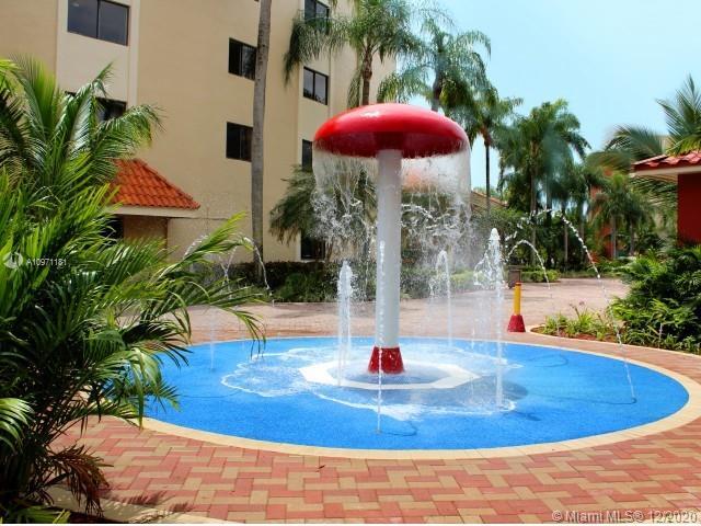 Building Photo - 9621 Fontainebleau Blvd