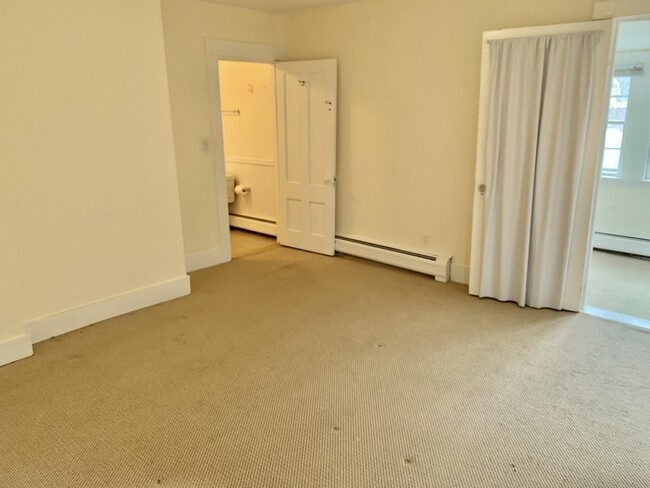 Building Photo - 10 Appian Way
